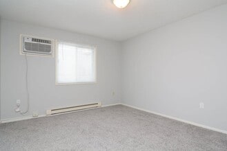 770 W Village Rd, Unit 103 in Chanhassen, MN - Building Photo - Building Photo