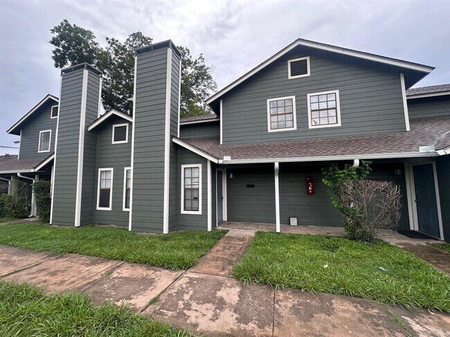 1007 Water St in Bastrop, TX - Building Photo - Building Photo