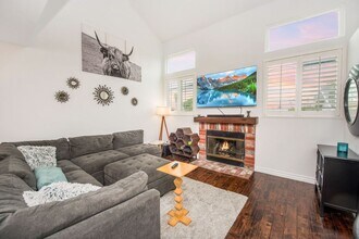 216 16th Pl in Costa Mesa, CA - Building Photo - Building Photo