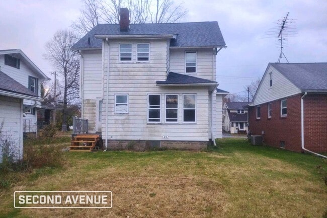 408 S Canal St in Newton Falls, OH - Foto de edificio - Building Photo