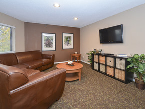 Arbor Landing Apartments in Shakopee, MN - Foto de edificio - Interior Photo