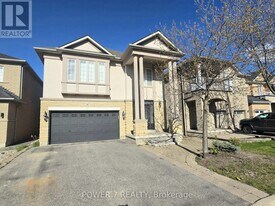19 Wheatfield Dr in Vaughan, ON - Building Photo