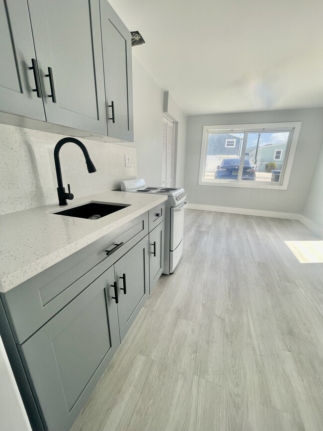 134 Burgundy Dr, Unit 1
