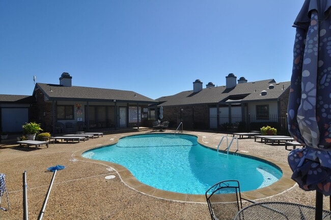 602 Bellaire Dr in Hurst, TX - Building Photo - Building Photo