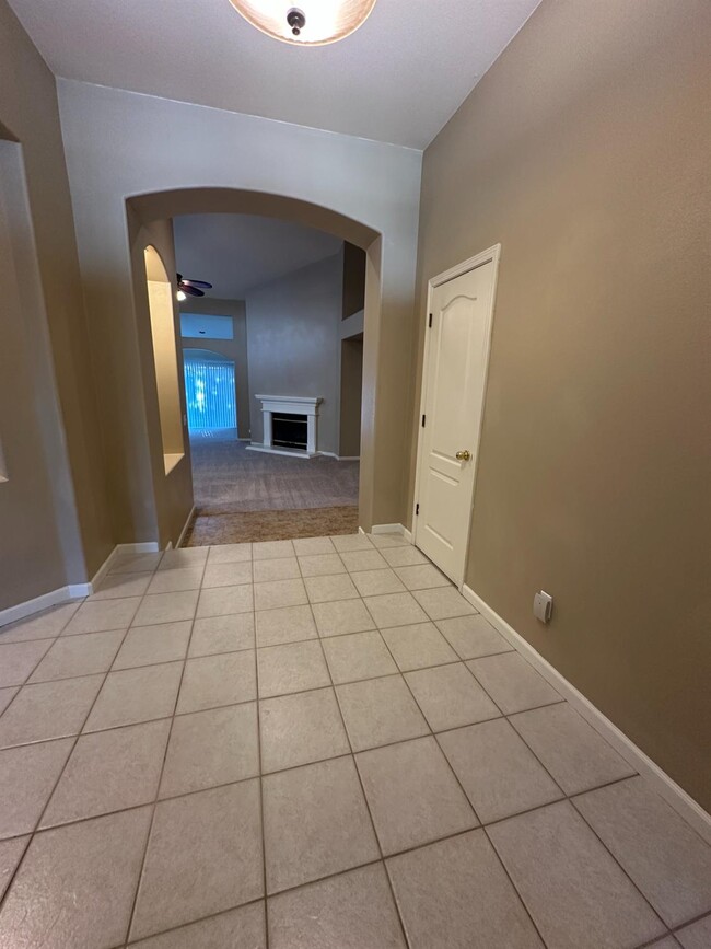 9911 N Baird Ave in Fresno, CA - Building Photo - Building Photo