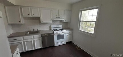 5089 Buckingham Pl Dr in Troy, MI - Building Photo - Building Photo