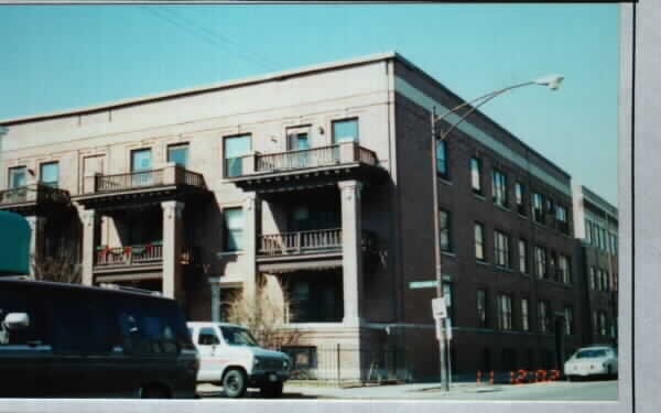 900-908 W Belle Plaine Ave in Chicago, IL - Building Photo - Building Photo