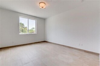 1550 NE 34th Ct in Oakland Park, FL - Building Photo - Building Photo