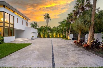 587 47th St in Sarasota, FL - Building Photo - Building Photo