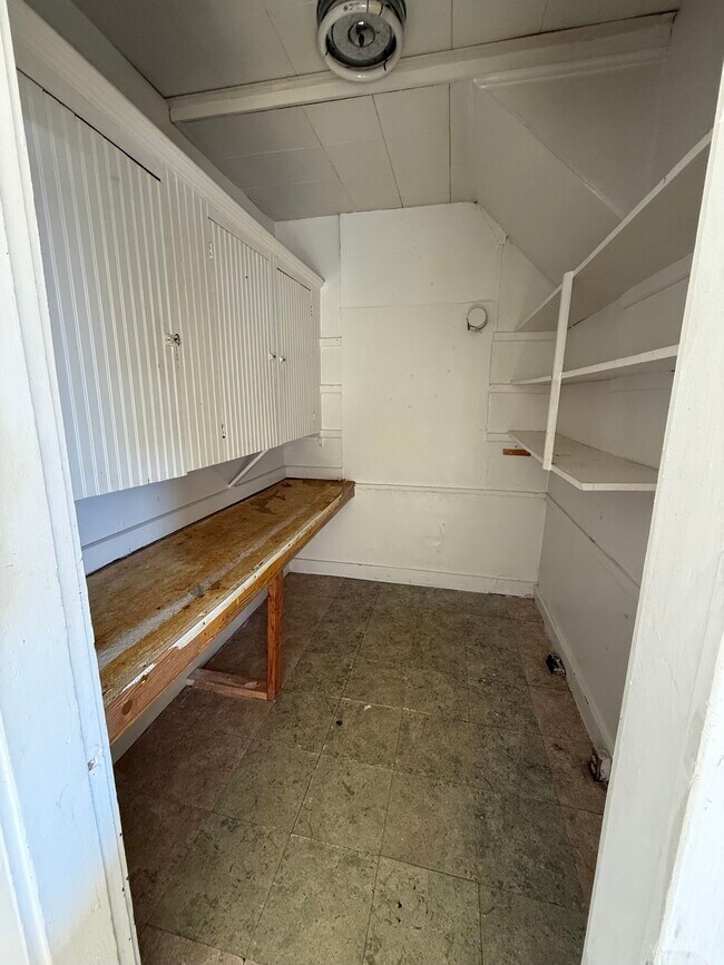 115 Britannia St, Unit Floor 2 in Meriden, CT - Building Photo - Building Photo