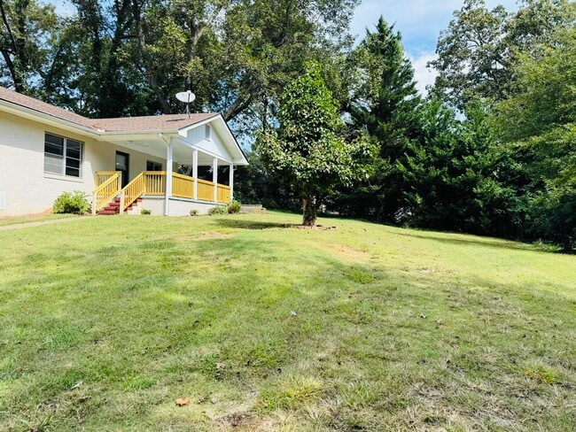 1112 Riverside Ter, Unit Unit 1 Unit 2 Unit 3 in Gainesville, GA - Building Photo - Building Photo