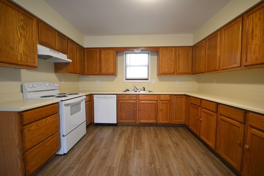 739 S Buffalo St in Marshfield, MO - Building Photo
