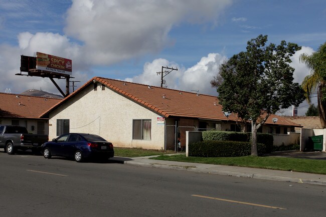 24238 Postal Ave in Moreno Valley, CA - Foto de edificio - Building Photo