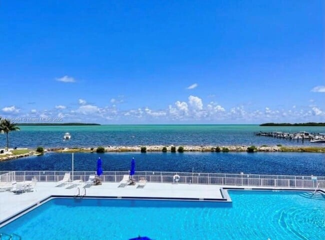 property at 613 N Emerald Dr