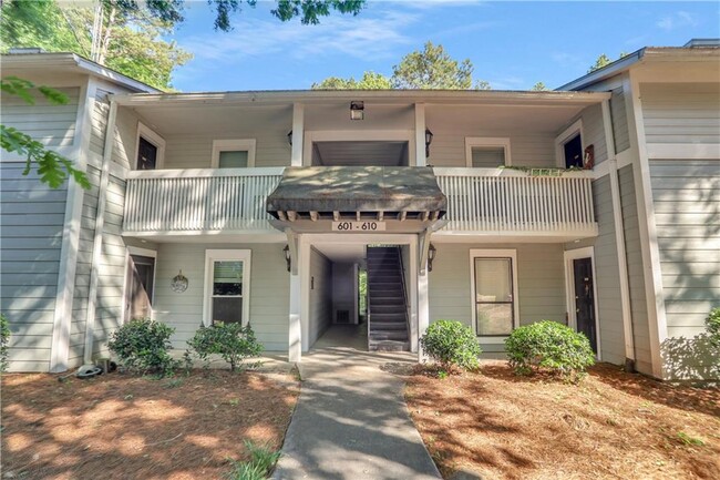 property at 610 Summit N Dr NE