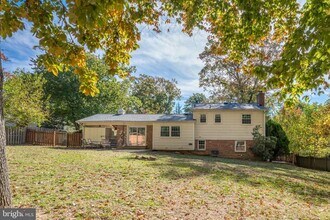 9912 Colony Rd in Fairfax, VA - Foto de edificio - Building Photo