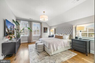 323 S West St in Falls Church, VA - Building Photo - Building Photo