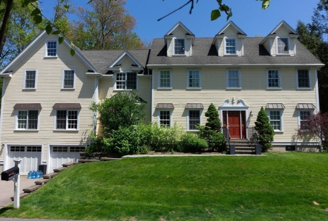 property at 15 Edgemoor Cir