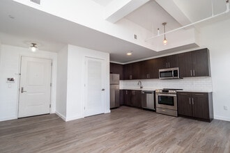 The Roxy in Jersey City, NJ - Foto de edificio - Building Photo