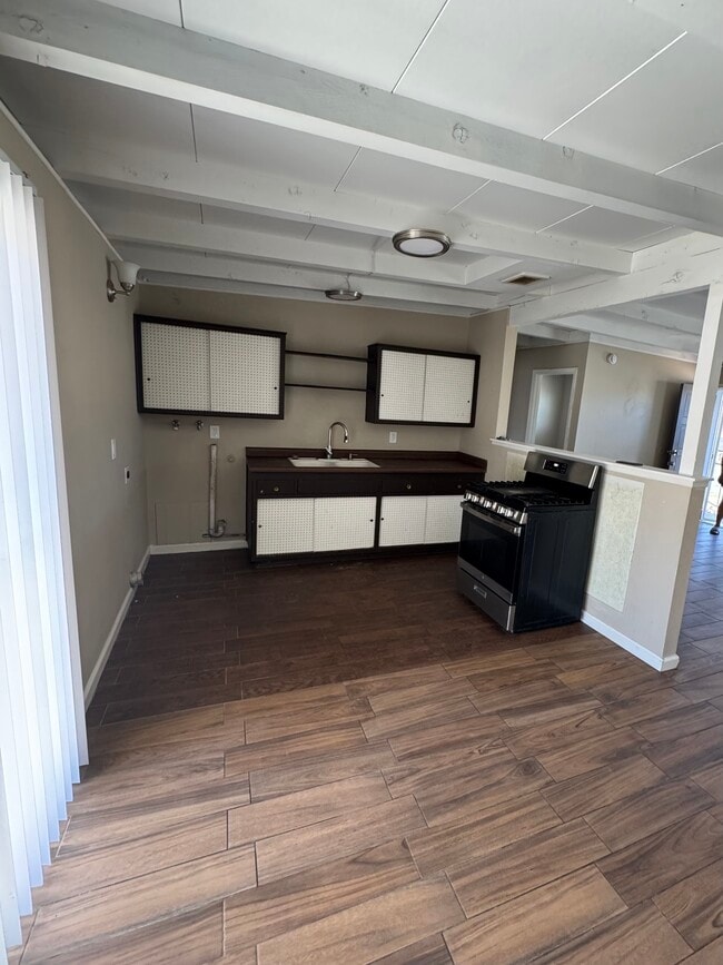 property at 1130 Mojave Dr