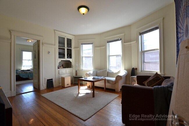 48 Easton St, Unit 3 in Boston, MA - Building Photo - Building Photo