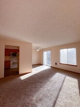 6957 Ridgetop Dr NE in Keizer, OR - Building Photo - Building Photo