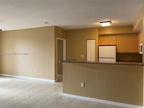 8060 N Nob Hill Rd in Tamarac, FL - Building Photo - Building Photo