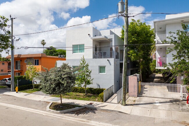 535 SW 5th St