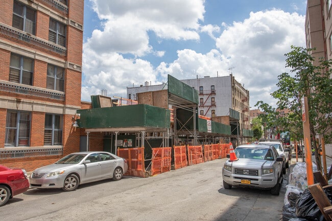 915 Elsmere Pl in Bronx, NY - Foto de edificio - Building Photo