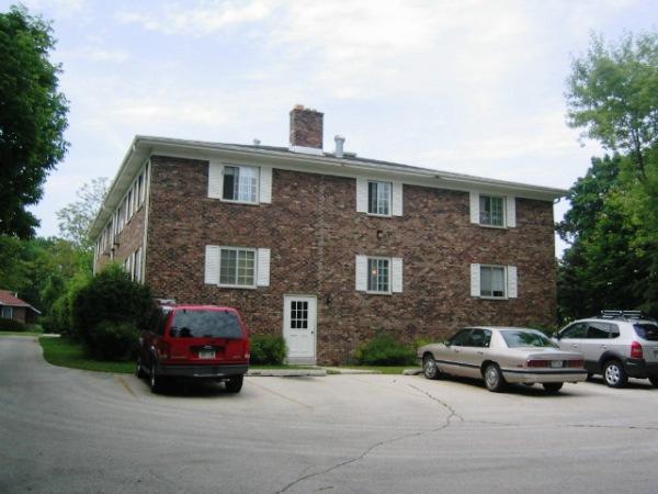 445 W Grand Ave in Port Washington, WI - Building Photo