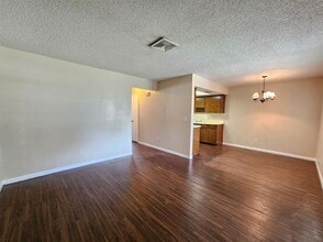221 Northwest Jefferson Cir N in St. Petersburg, FL - Building Photo - Building Photo