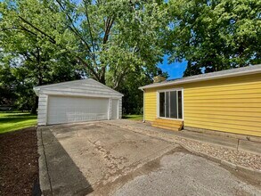 1000 Kern St in Normal, IL - Building Photo - Building Photo
