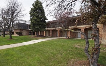 Royal Oak Estates in Royal Oak, MI - Foto de edificio - Building Photo