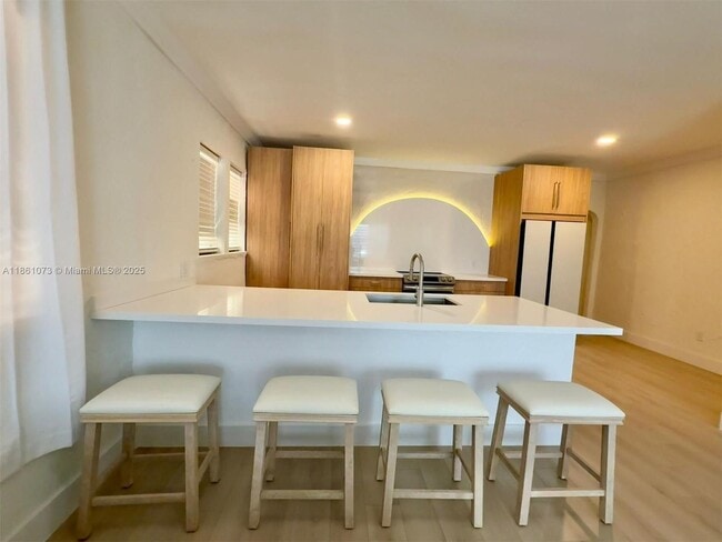 222 28th St in Miami Beach, FL - Foto de edificio - Building Photo