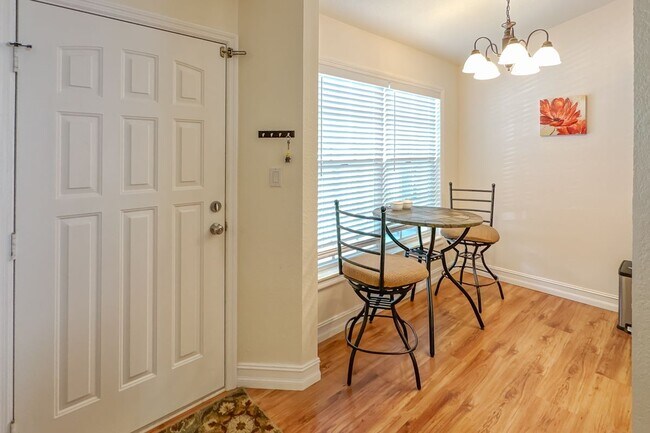 1300 Misty Pines Cir in Naples, FL - Building Photo - Building Photo