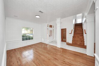 15919 Lake Lodge Dr in Houston, TX - Building Photo - Building Photo