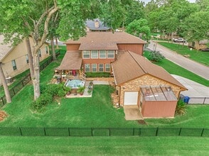 660 Hillcrest Dr in Huntsville, TX - Building Photo - Building Photo