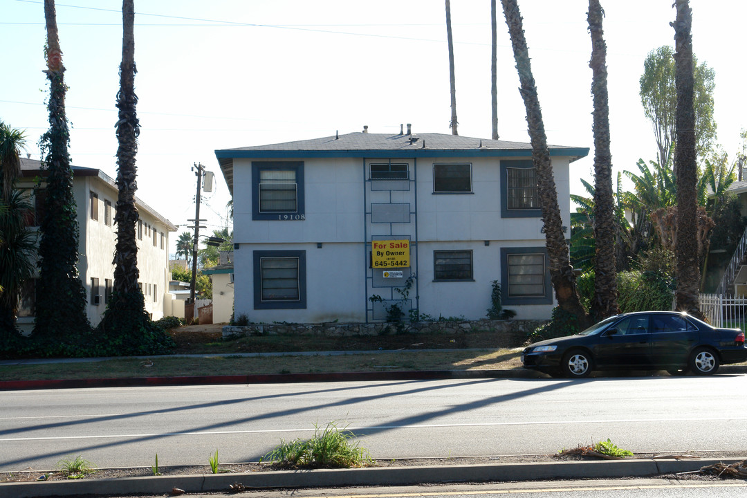 19108 Sherman Way in Reseda, CA - Building Photo