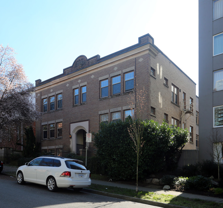 Seafield Apartments in Vancouver, BC - Building Photo