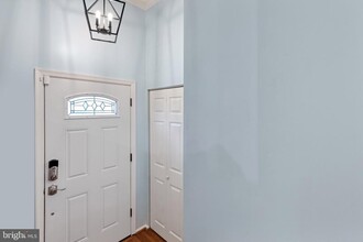 7033 Solomon Seal Ct in West Springfield, VA - Foto de edificio - Building Photo