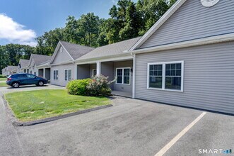 37 Hunters Ln in Southington, CT - Building Photo - Building Photo