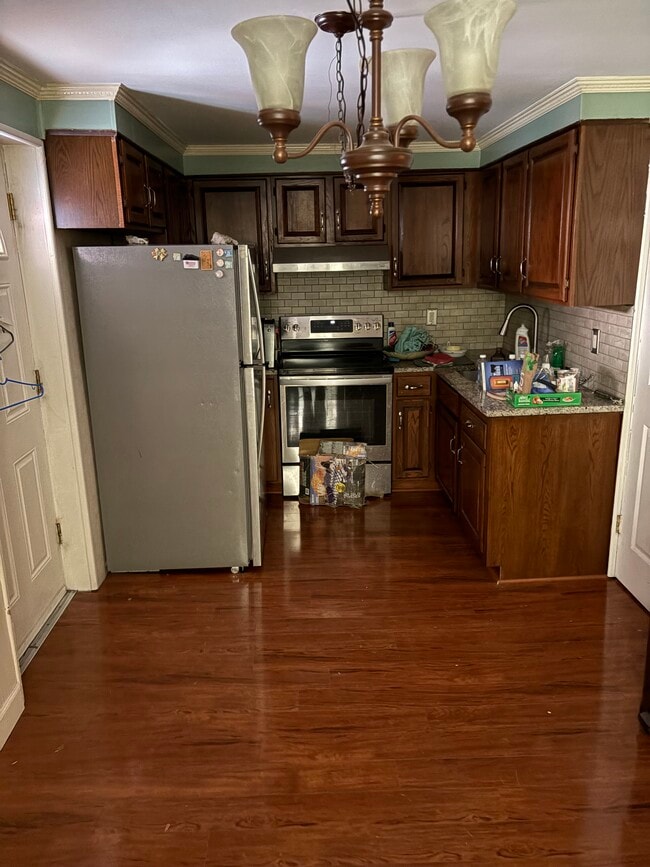 1101 Forest Dr in Linden, NJ - Foto de edificio - Building Photo