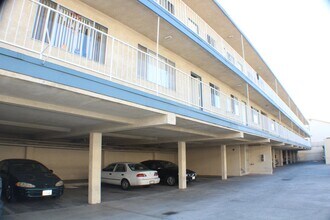 14037 Cerise Ave, Unit 15 in Hawthorne, CA - Building Photo - Building Photo