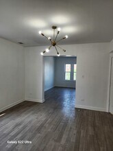 8909 S Houston Ave in Chicago, IL - Foto de edificio - Building Photo