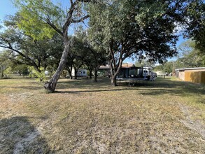 113 W Welder St in Sinton, TX - Foto de edificio - Building Photo