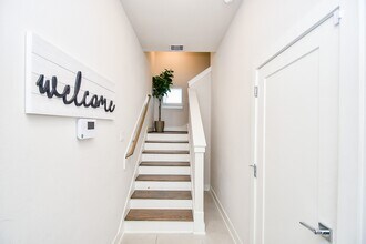 5811 Fairdale Ln in Houston, TX - Building Photo - Building Photo