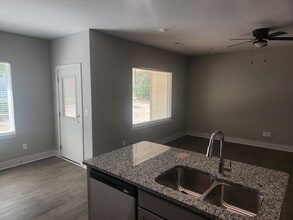 1108 SE 8th St in Newton, KS - Building Photo - Building Photo