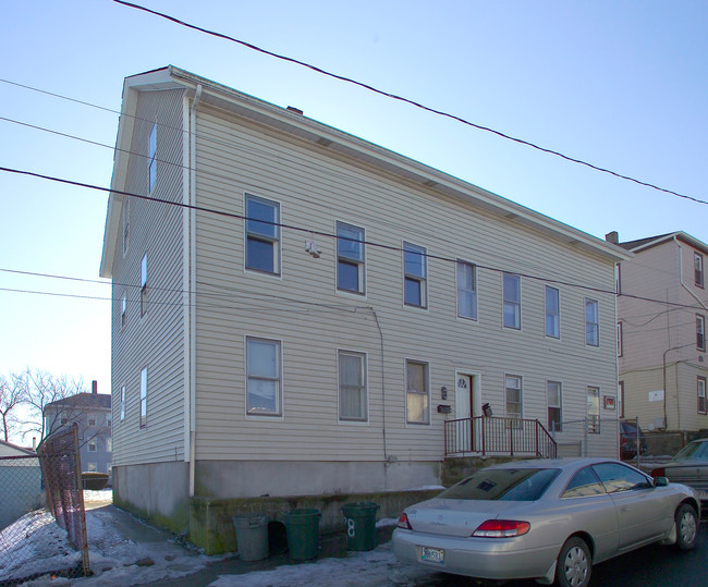 178 5th St in Fall River, MA - Foto de edificio - Building Photo