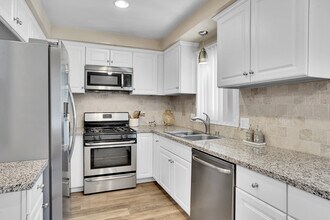 721 Larch St, Unit 10 in Inglewood, CA - Building Photo - Building Photo