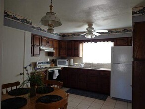 1037 Pinon Ln in Carlsbad, NM - Building Photo - Building Photo